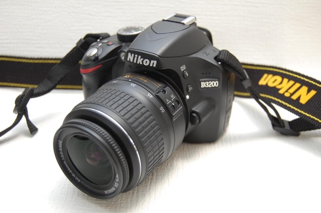 【中古美品】Nikon D3200 デジタル一眼レフカメラ