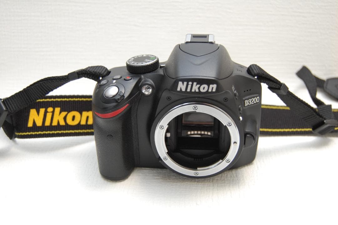 【中古美品】Nikon D3200 デジタル一眼レフカメラ