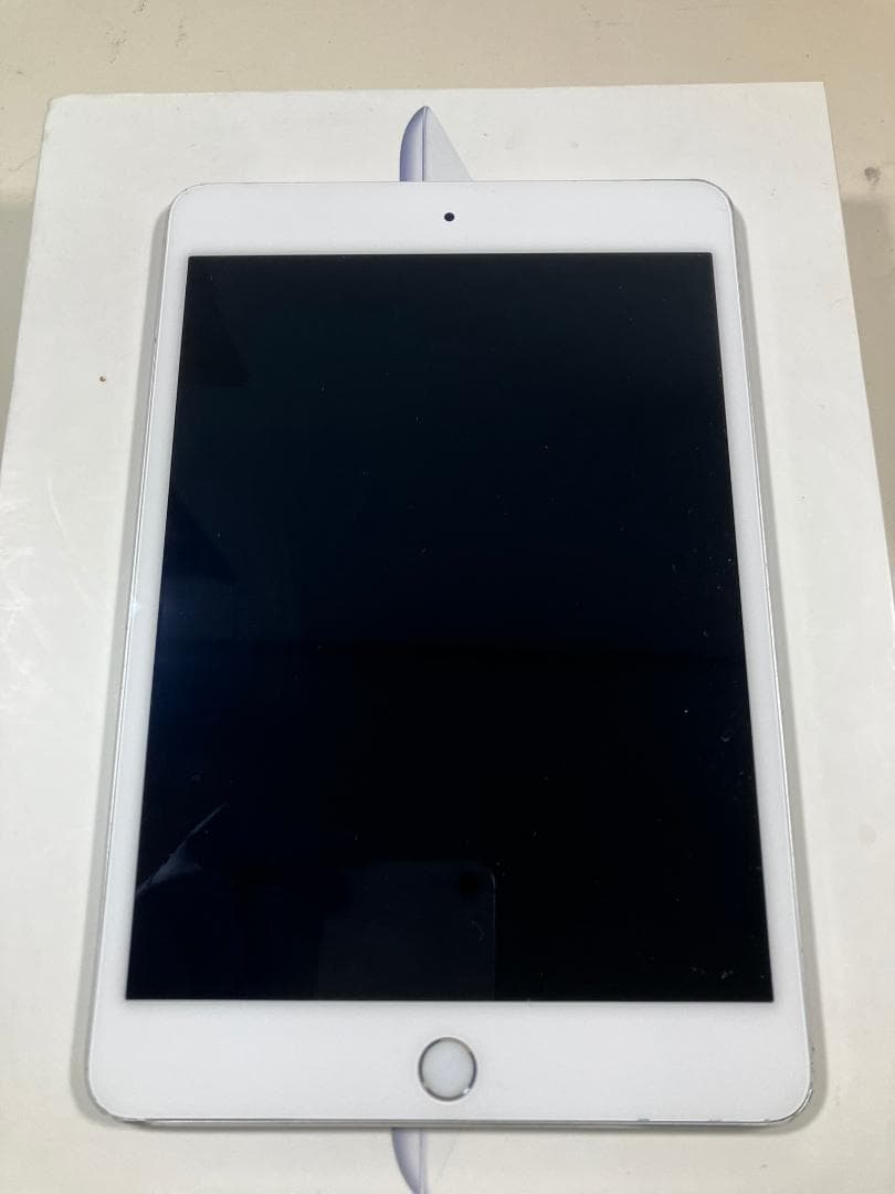 iPad mini4　シルバー　16GB　セルラー　中古品