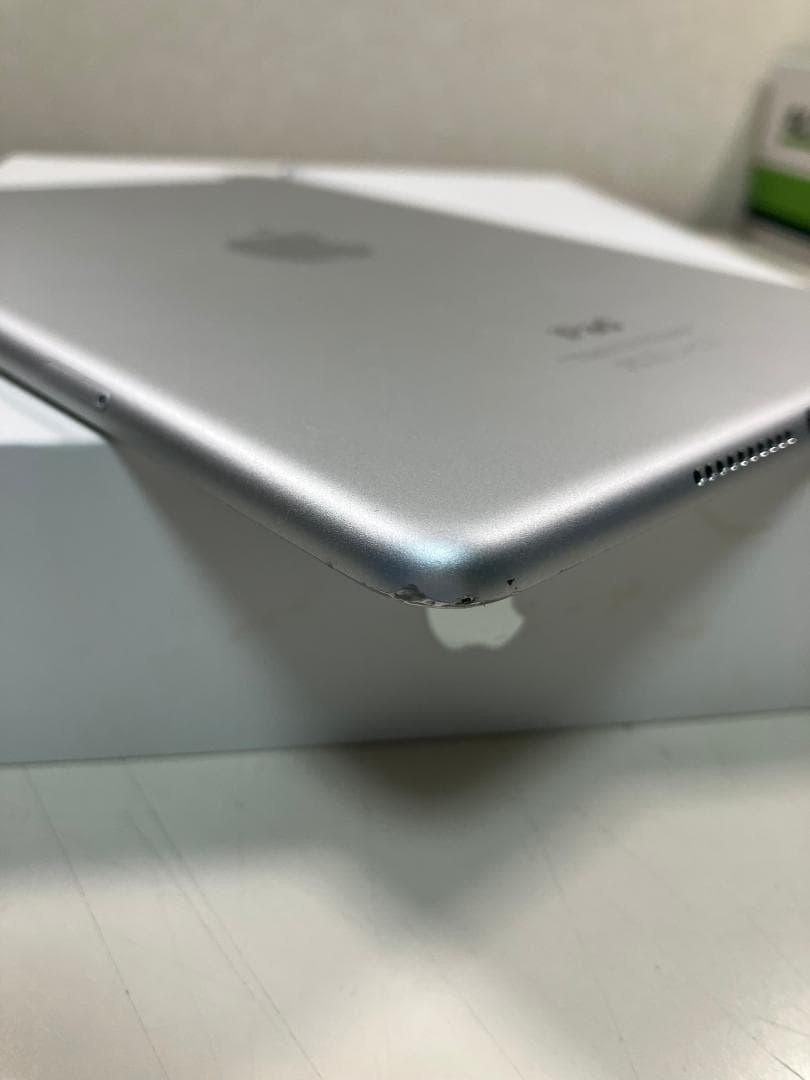 iPad mini4　シルバー　16GB　セルラー　中古品