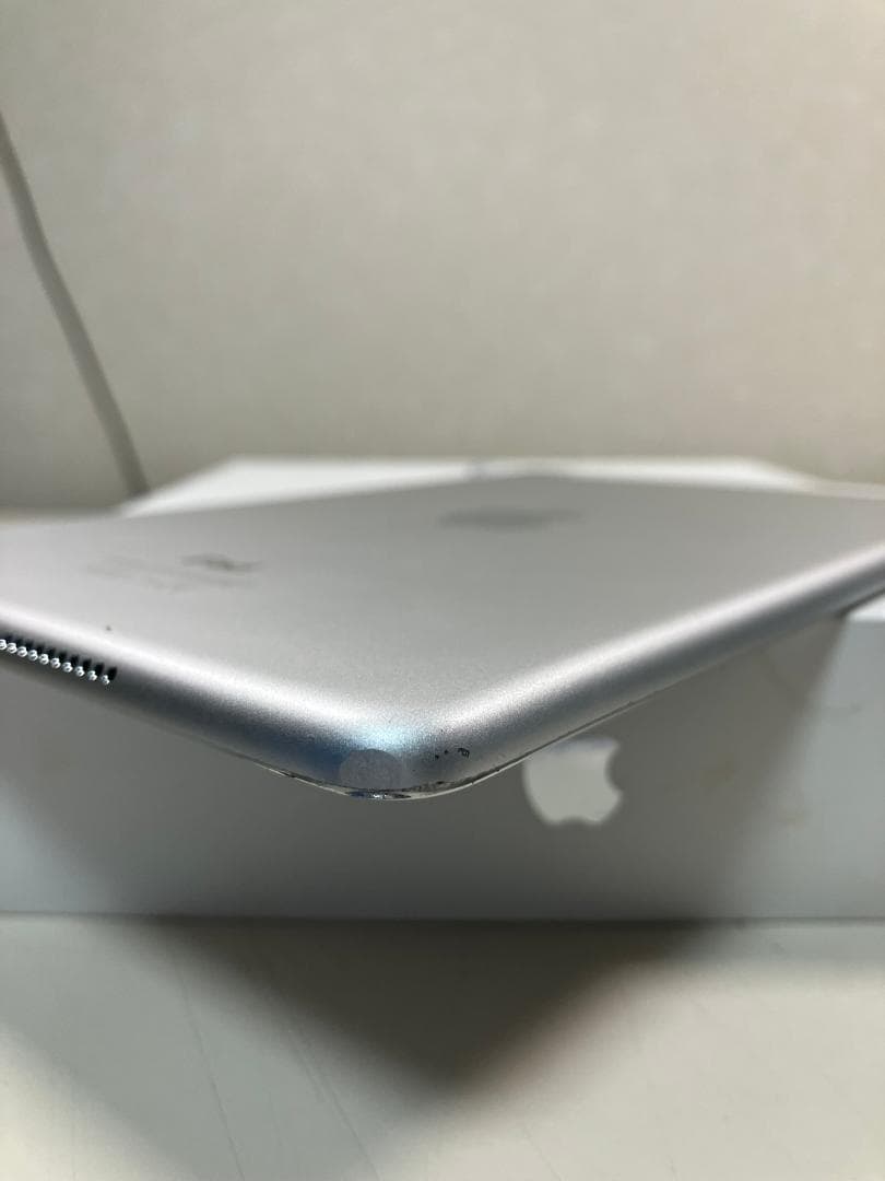 iPad mini4　シルバー　16GB　セルラー　中古品