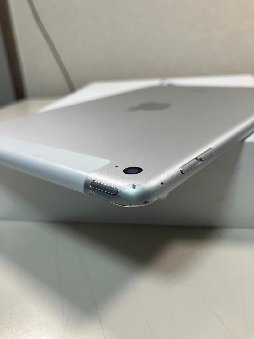 iPad mini4　シルバー　16GB　セルラー　中古品