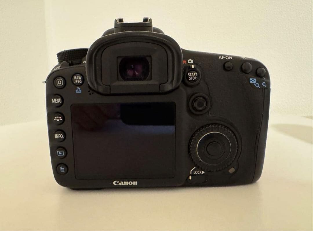 Canon EOS 7D デジタル一眼レフカメラ レンズ２つ 予備バッテリー付