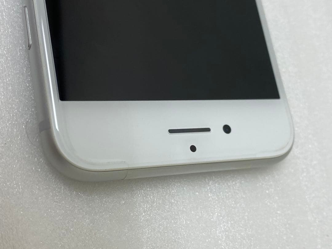 3-2548 iPhone8 シルバー　64GB