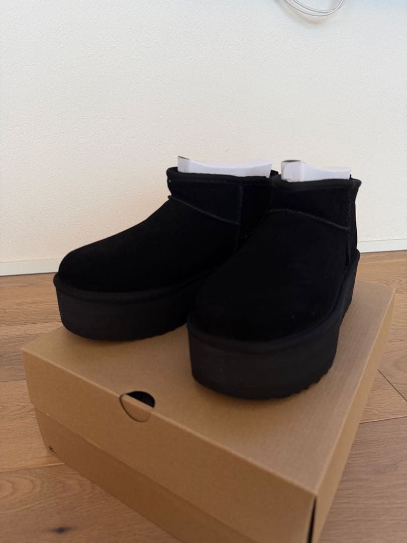 新品 アグ UGG ムートンブーツ ウルトラミニ　厚底