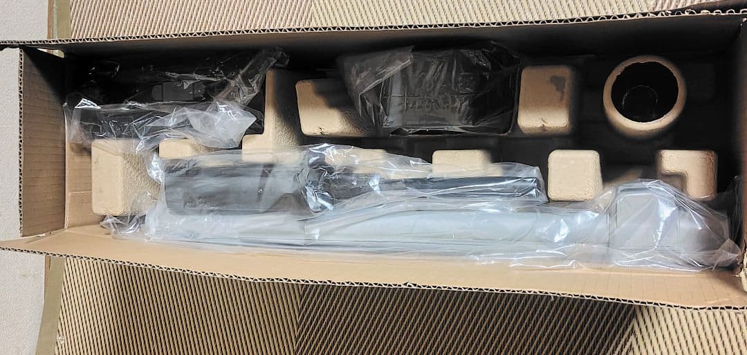 【充電スタンド付きアイリスオーヤマコードレス掃除機サイクロンクリーナー