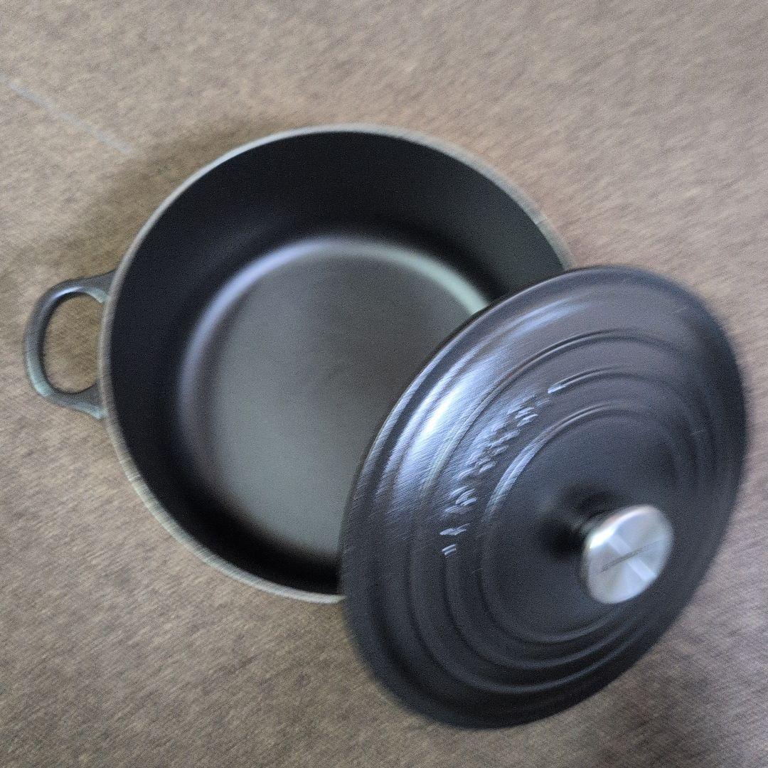 LE CREUSET 蓋付き両手鍋 人気カラーブラック