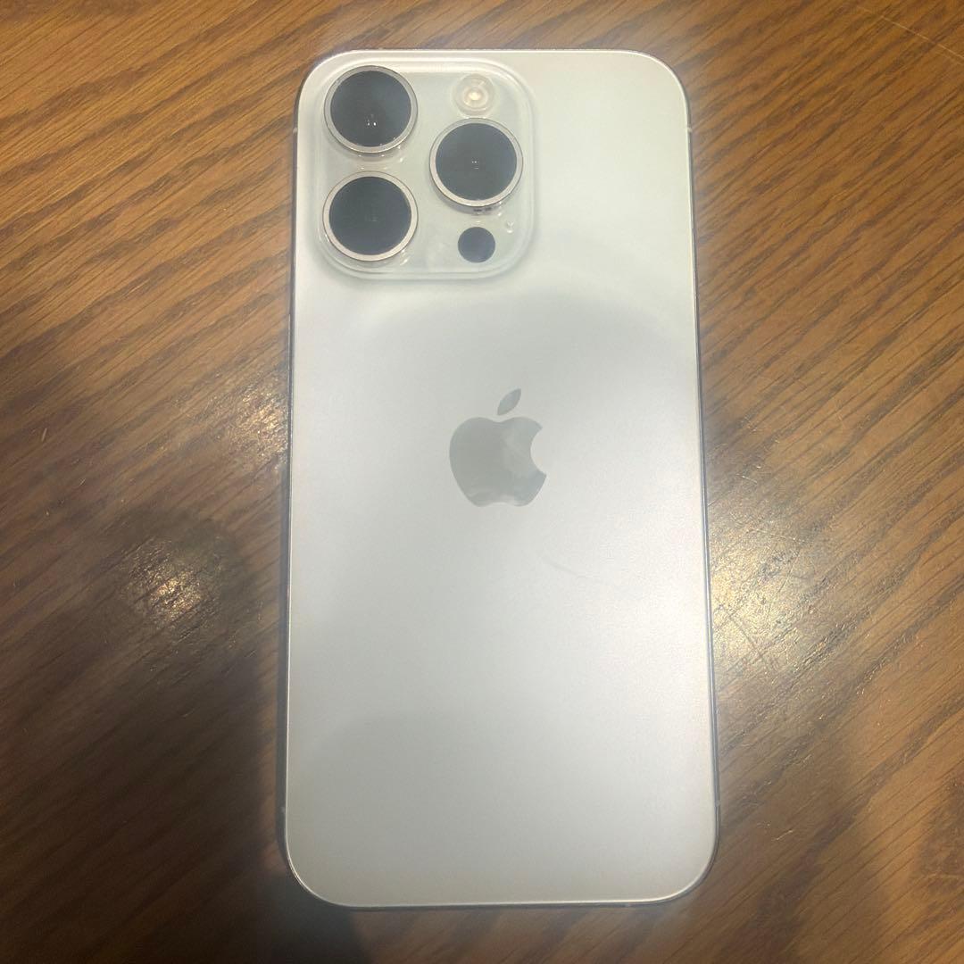 Apple iPhone 15 Pro ホワイトチタニウム