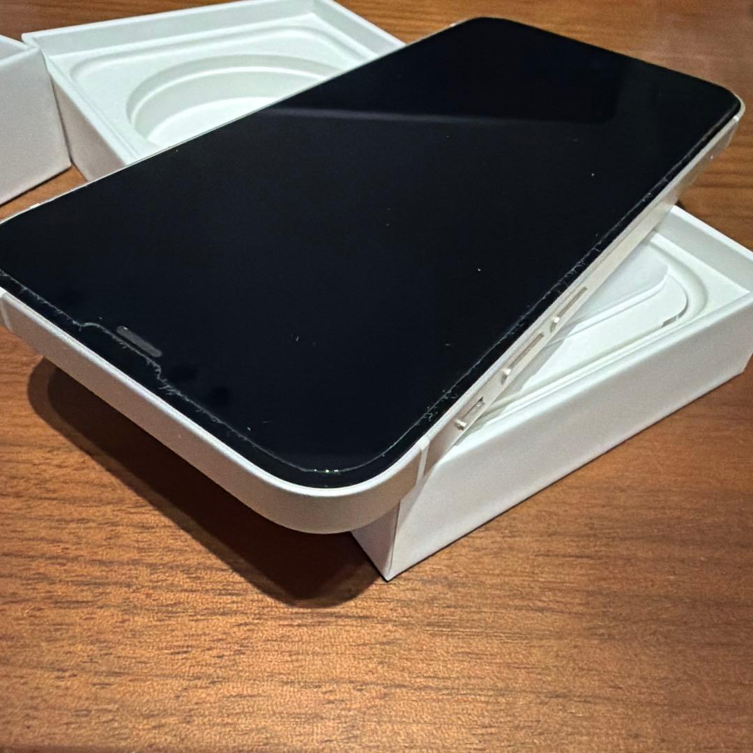 Apple iPhone 12 64GB ホワイト 本体