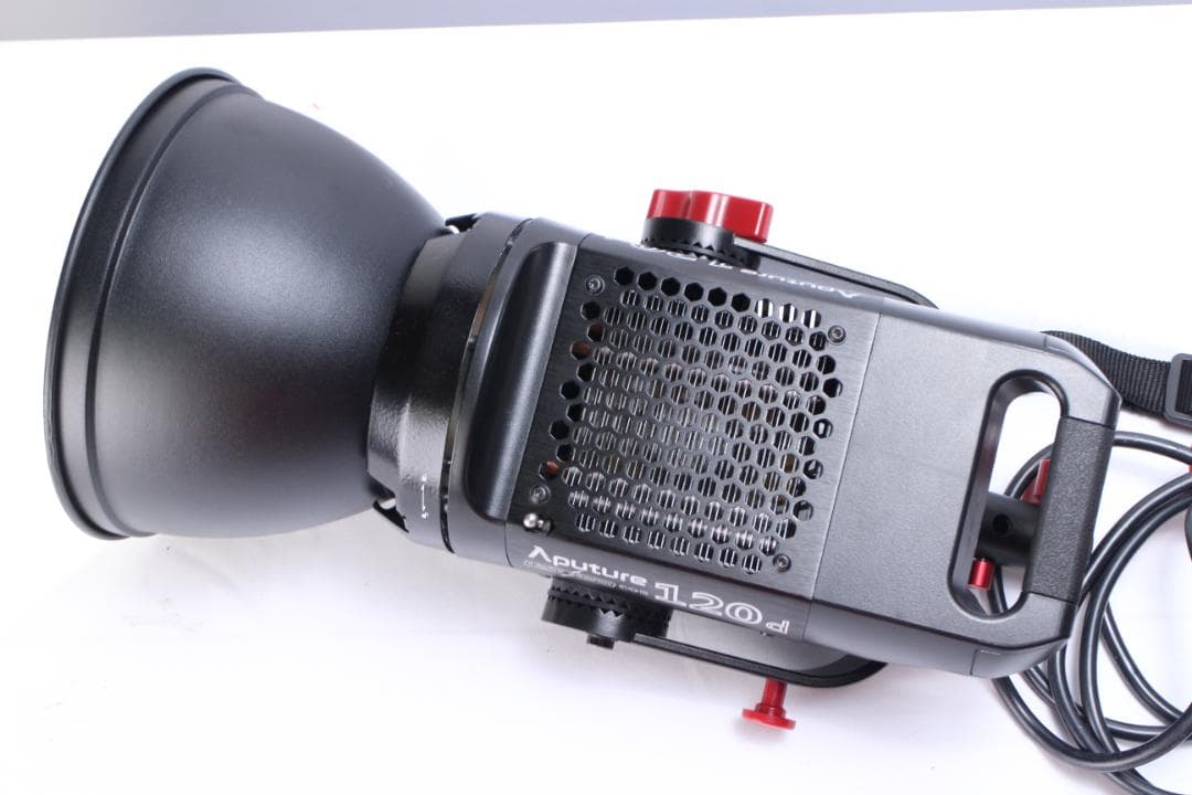 Aputure Light Storm COB 120d 定常光 ビデオライト