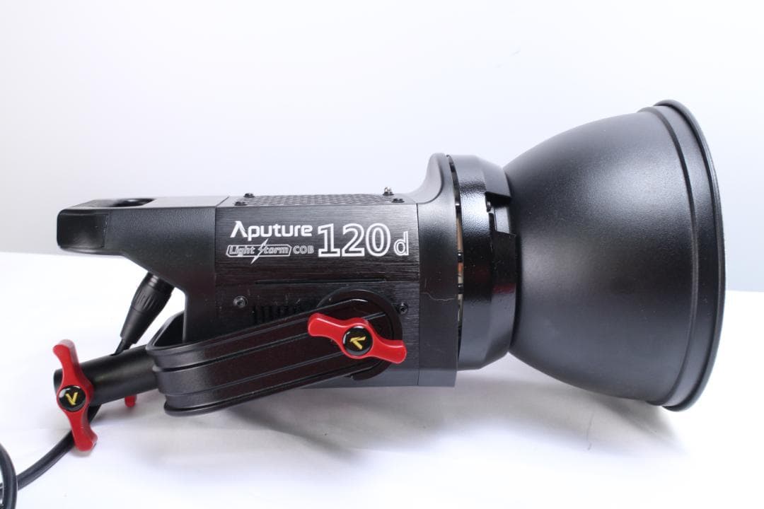 Aputure Light Storm COB 120d 定常光 ビデオライト