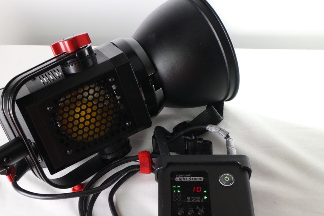 Aputure Light Storm COB 120d 定常光 ビデオライト