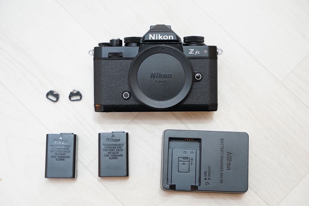 【最終値下げ】Nikon zfc 本体(バッテリー予備付き)