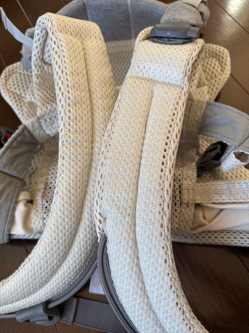 ベビービョルン　ベビーキャリア　HARMONY クリーム