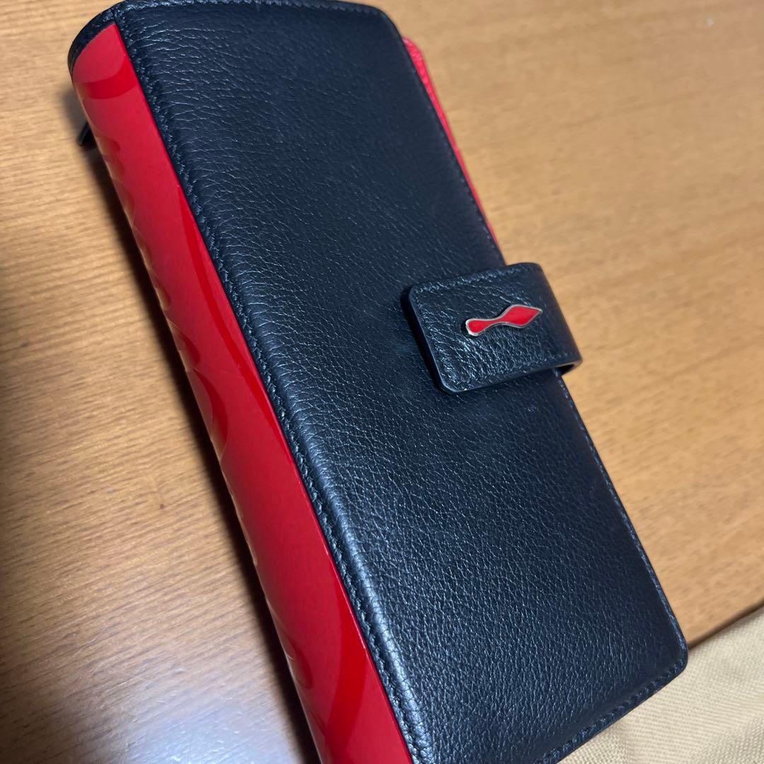 クリスチャン　ルブタン　長財布