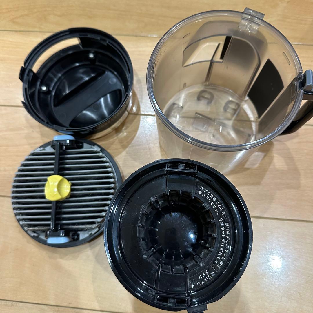 TOSHIBA　サイクロン掃除機　トルネオ　VC-C7(R)　2019年製