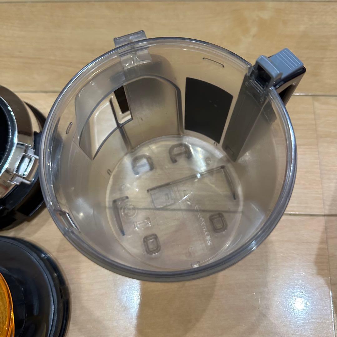 TOSHIBA　サイクロン掃除機　トルネオ　VC-C7(R)　2019年製