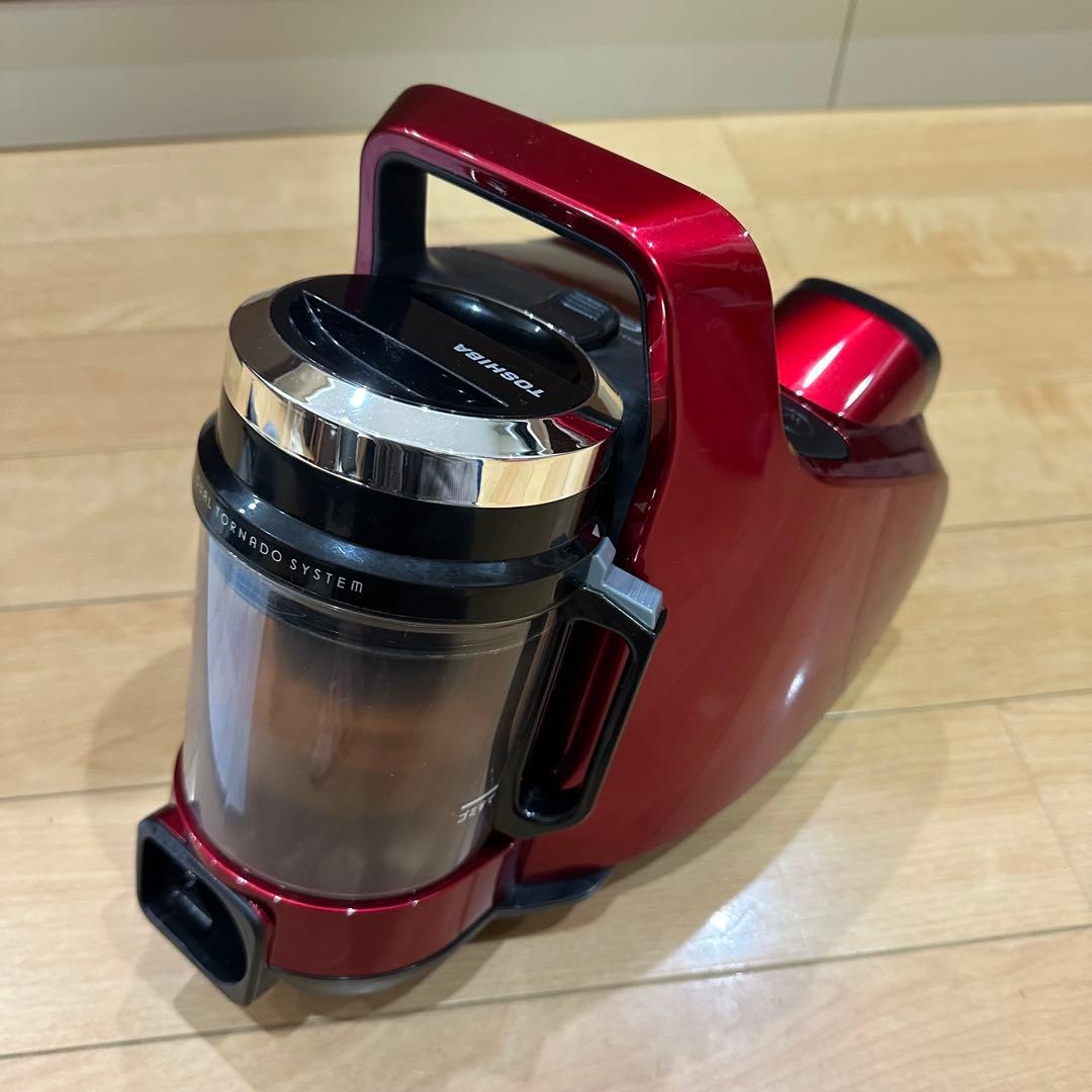 TOSHIBA　サイクロン掃除機　トルネオ　VC-C7(R)　2019年製