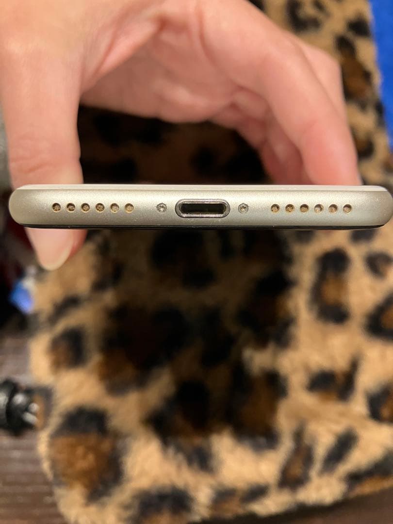 Apple iPhone SE3 128GB ホワイト