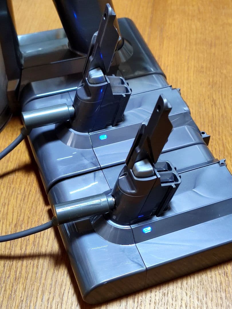 本日限定 ダイソンSV11掃除機完全分解清掃済み 動作品純正バッテリー3つセット