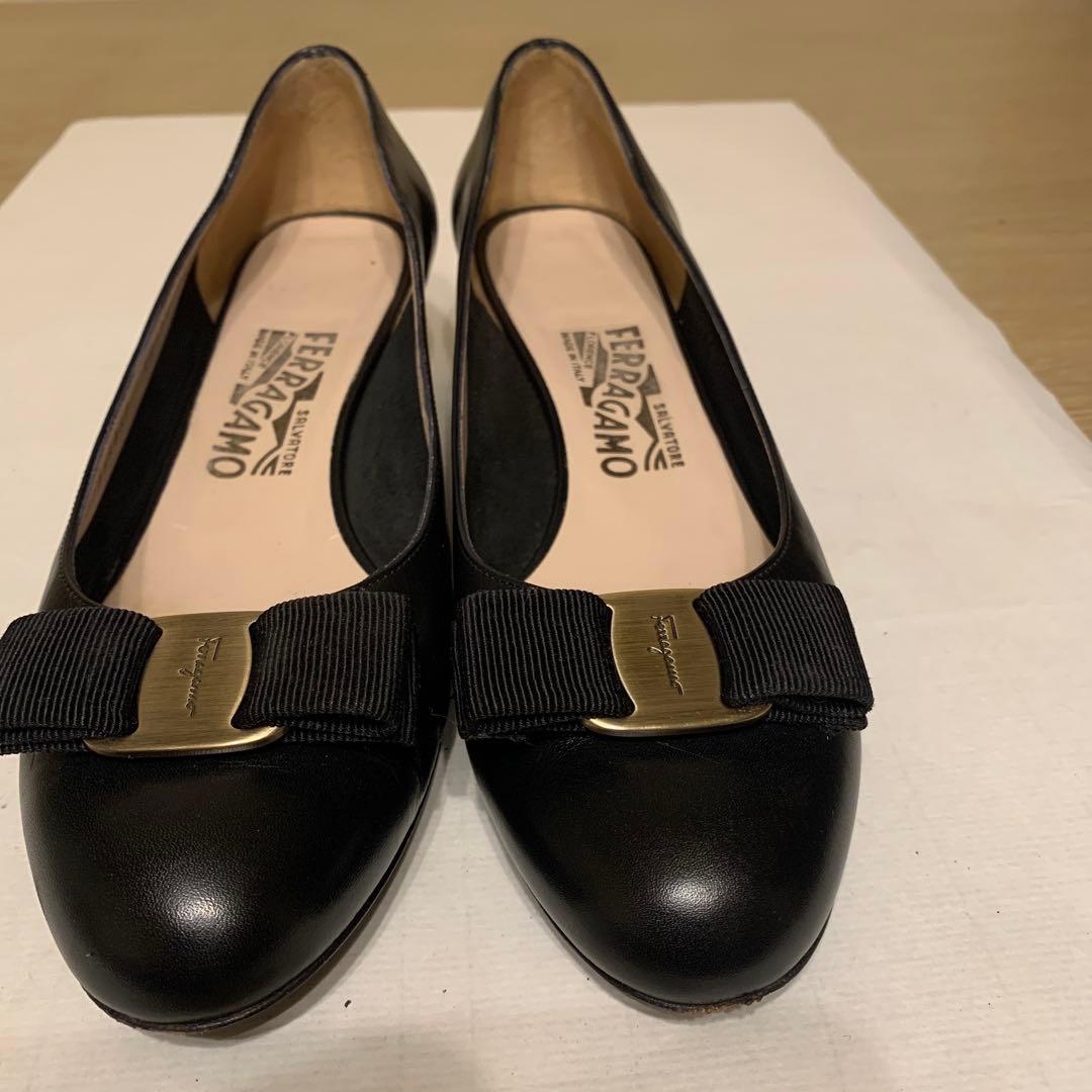 Ferragamo ブラック ヴァラ•リボンフラットパンプス