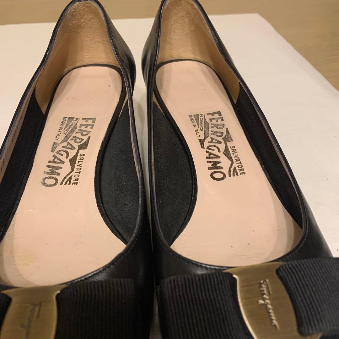 Ferragamo ブラック ヴァラ•リボンフラットパンプス