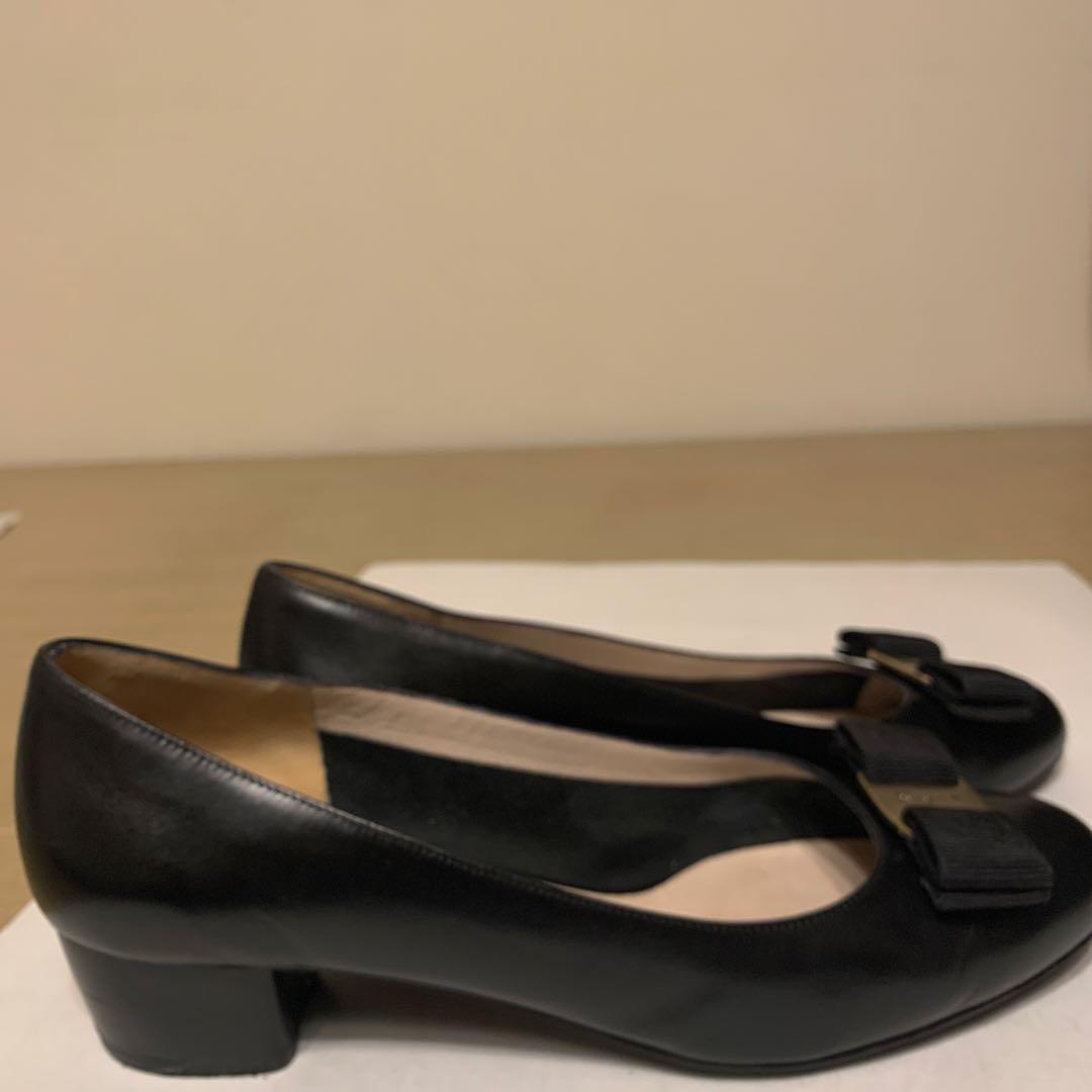 Ferragamo ブラック ヴァラ•リボンフラットパンプス