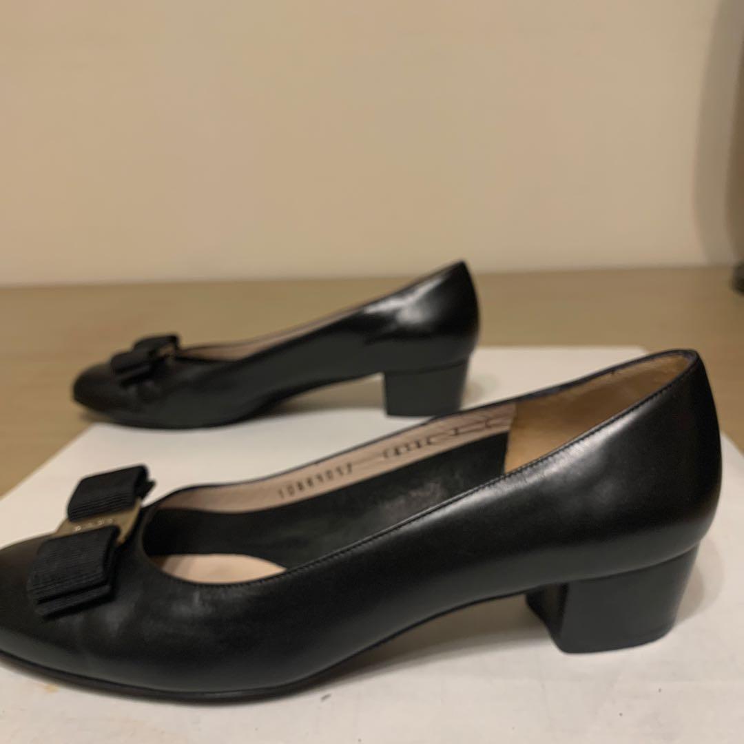 Ferragamo ブラック ヴァラ•リボンフラットパンプス