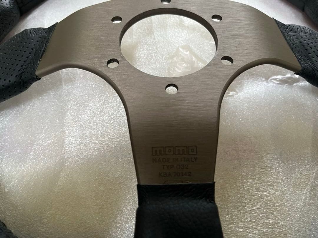 MOMO RACE ステアリング 32Φ