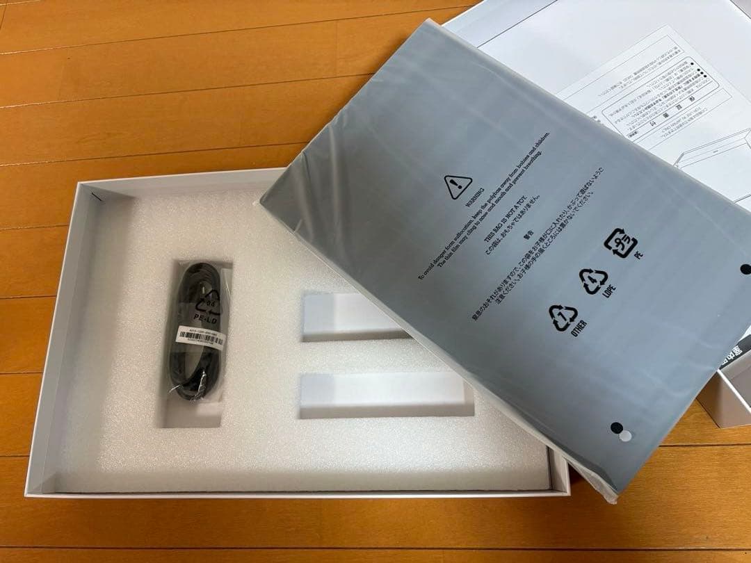 未使用　アイリスオーヤマ ポータブルモニター DP-DF163S-B カバー付