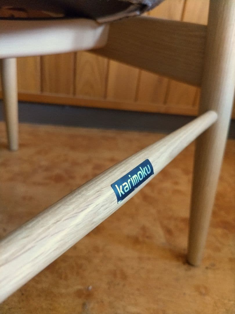 カリモクKarimoku家具・肘付食堂椅子