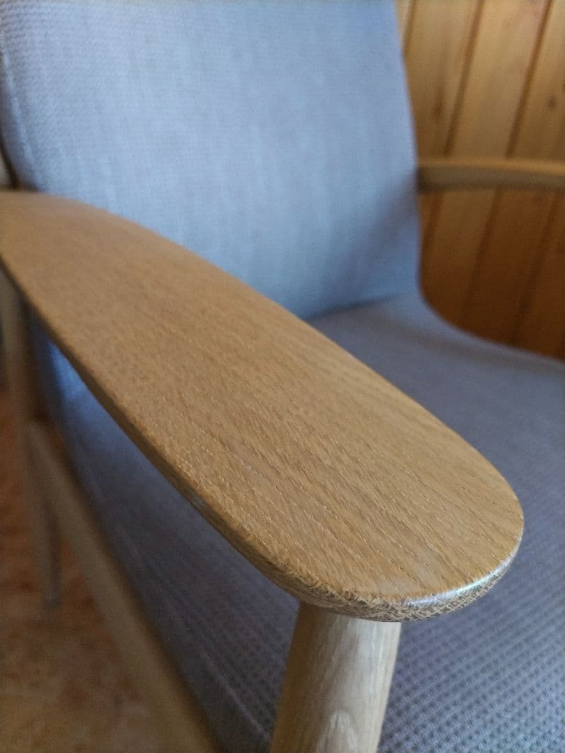 カリモクKarimoku家具・肘付食堂椅子