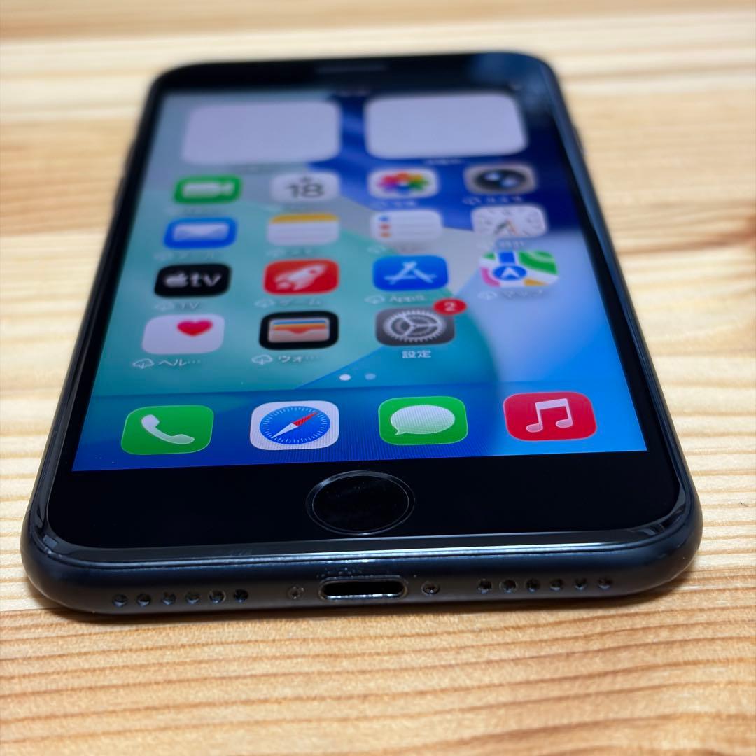 か*ん様 バッテリー新品　iPhoneSE第3世代64GB SIMフリー　美品