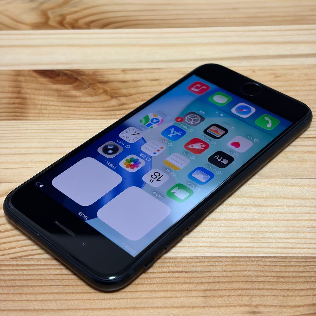 か*ん様 バッテリー新品　iPhoneSE第3世代64GB SIMフリー　美品