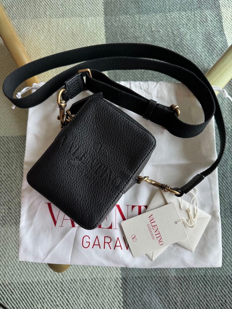 美品　VALENTINO(ヴァレンティノ) クロスボディーバッグ