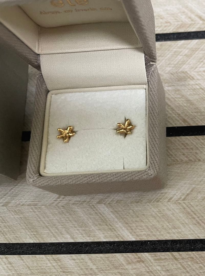 ete フラワーピアス　未使用