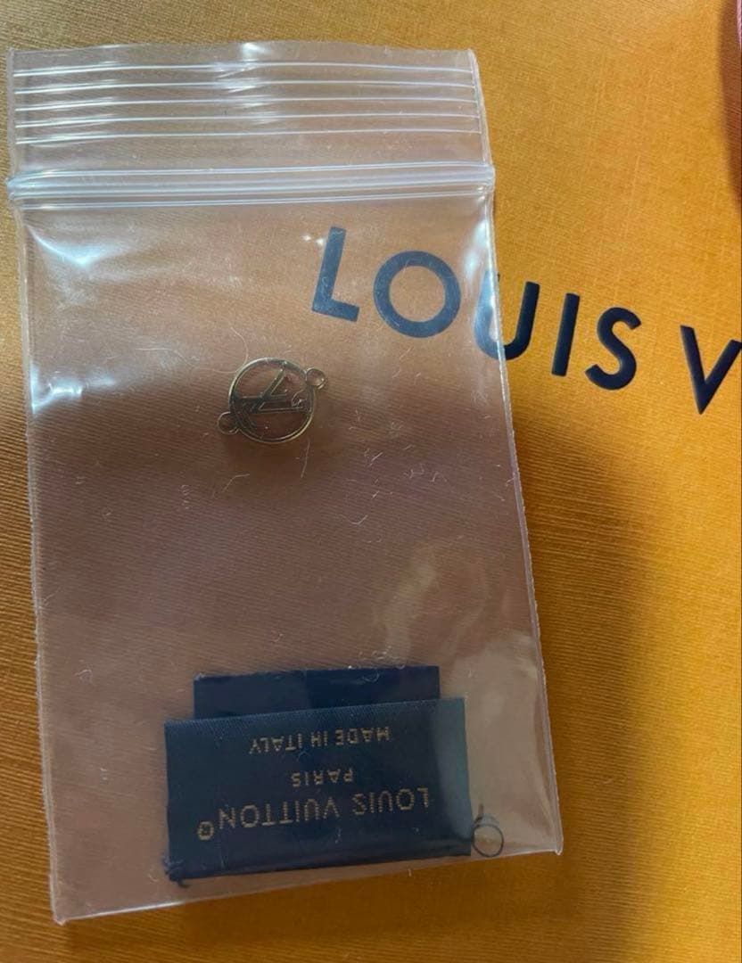 ルイヴィトン　シュシュ　即決前にご連絡を早い者勝ち