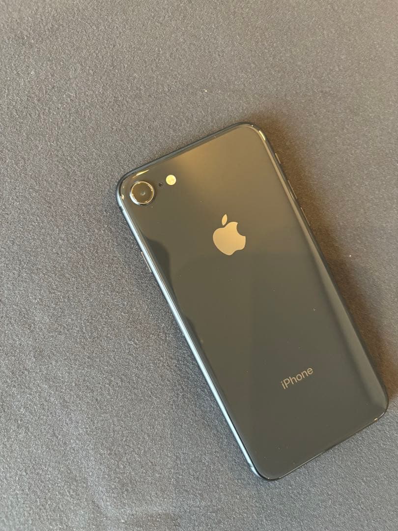 iPhone8 SIMロックなし★使用期間短め！極美品　　送料込み　本日限定価格