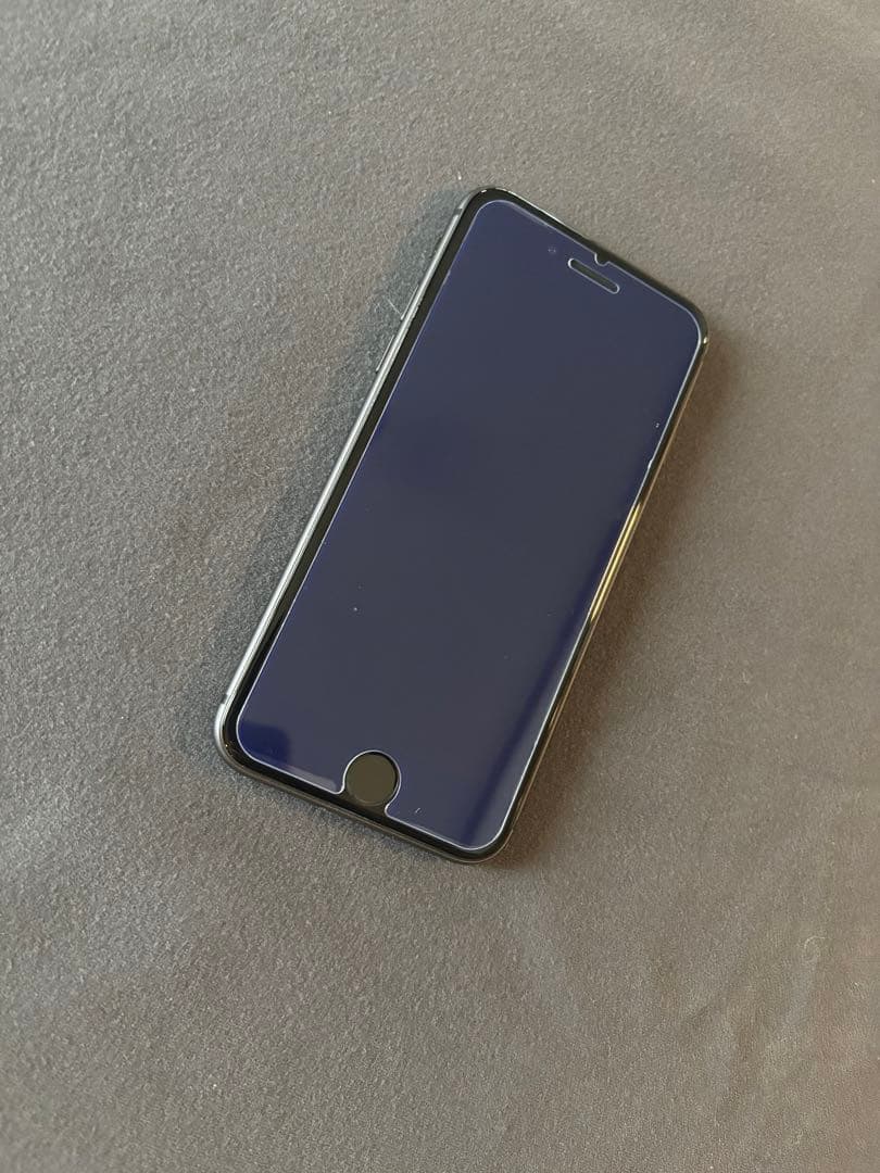 iPhone8 SIMロックなし★使用期間短め！極美品　　送料込み　本日限定価格