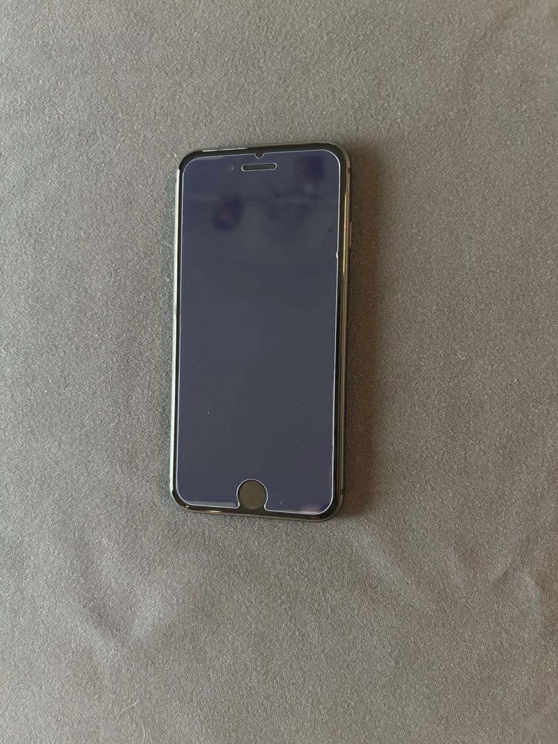 iPhone8 SIMロックなし★使用期間短め！極美品　　送料込み　本日限定価格