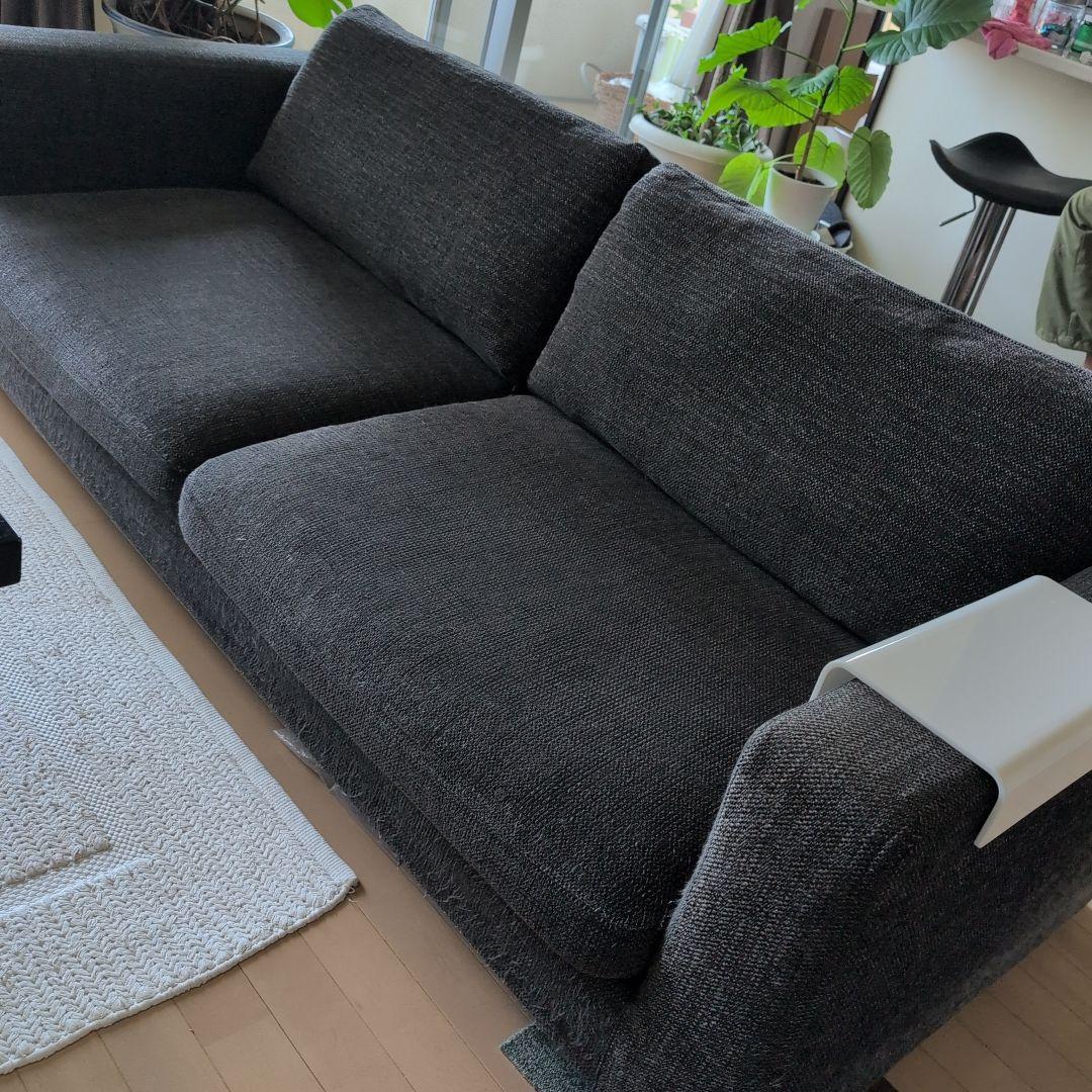 SPIGA ダークグレー ソファ アームテーブル付き