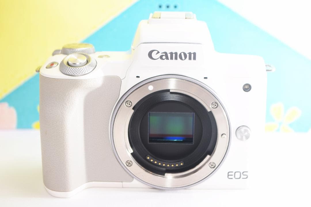 ❤️お洒落ホワイト♪高性能ミラーレス！スマホ転送OK★キヤノン Kiss M❤️