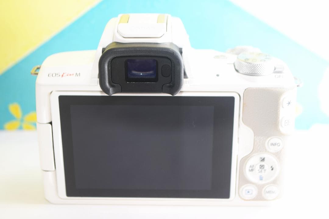 ❤️お洒落ホワイト♪高性能ミラーレス！スマホ転送OK★キヤノン Kiss M❤️