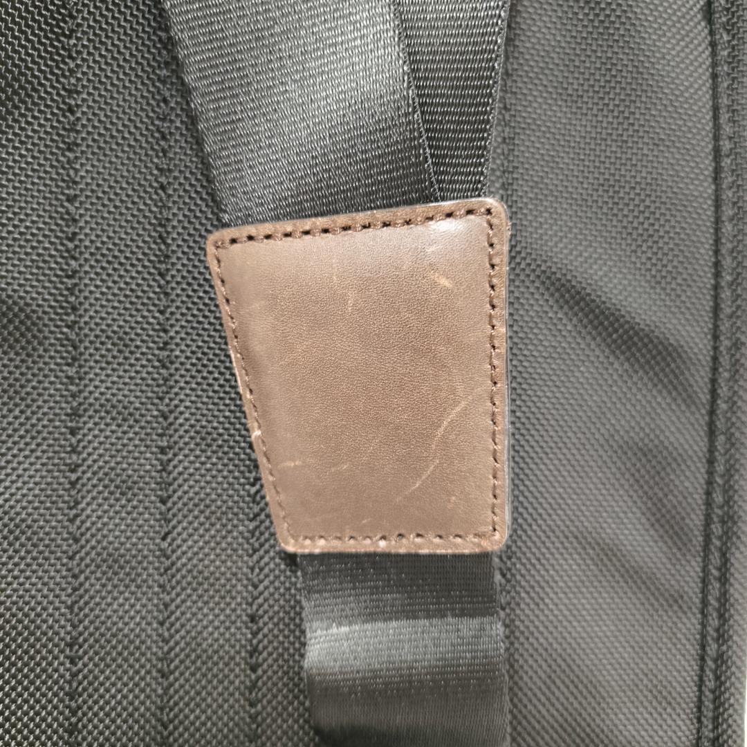 TOMI　トゥミ　ボディバック