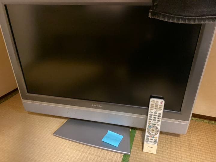 TOSHIBAの32インチのテレビです。