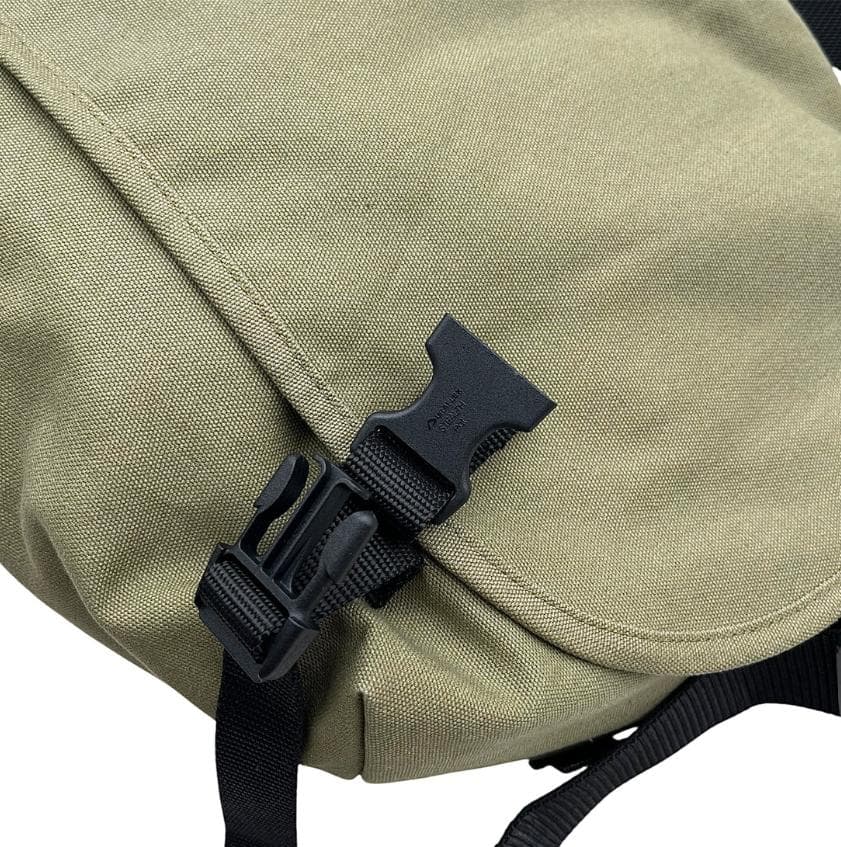 バッグ Creek Angler's Device Messenger Bag