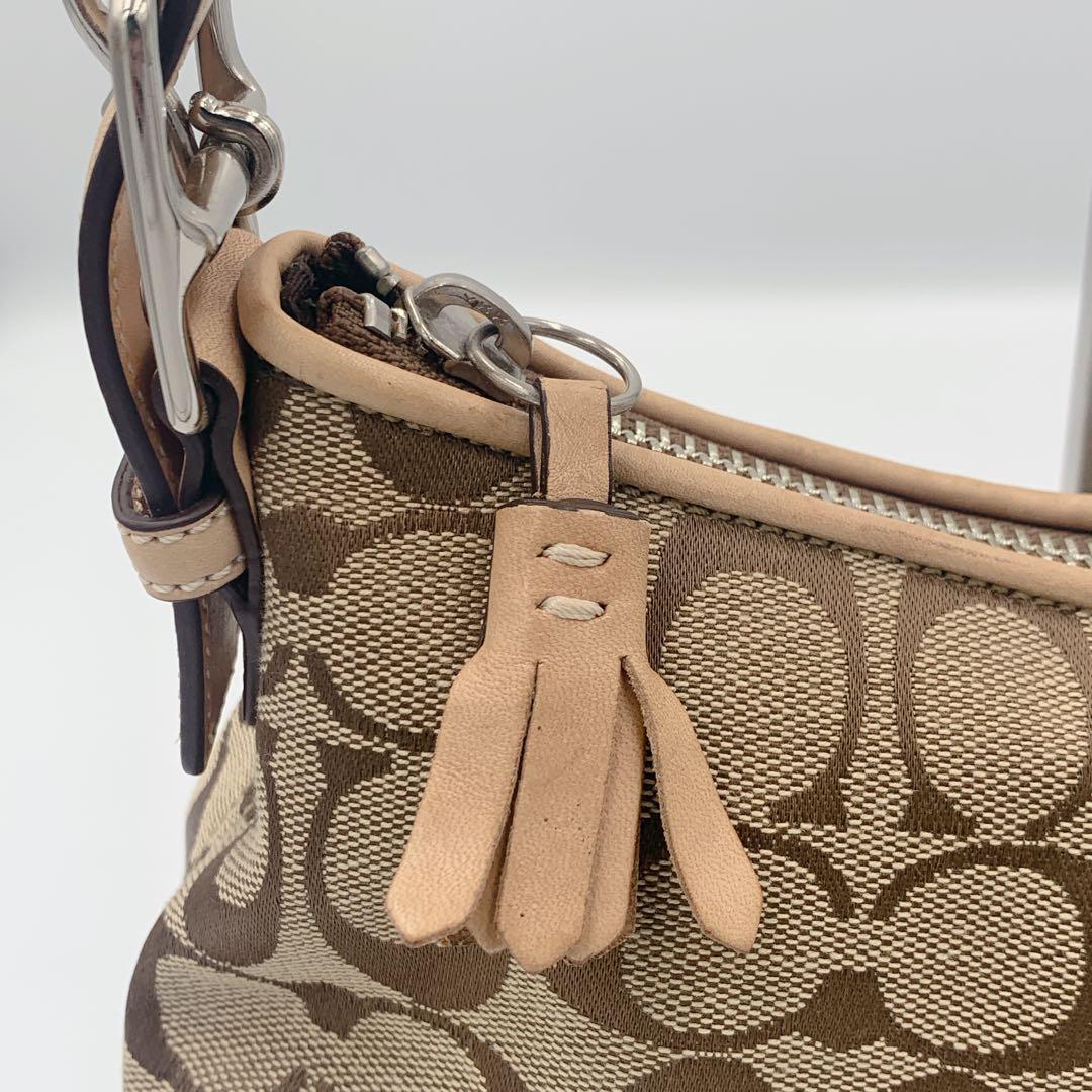 COACH コーチ　アクセサリーポーチ　ワンショルダー　シグネチャー　ベージュ