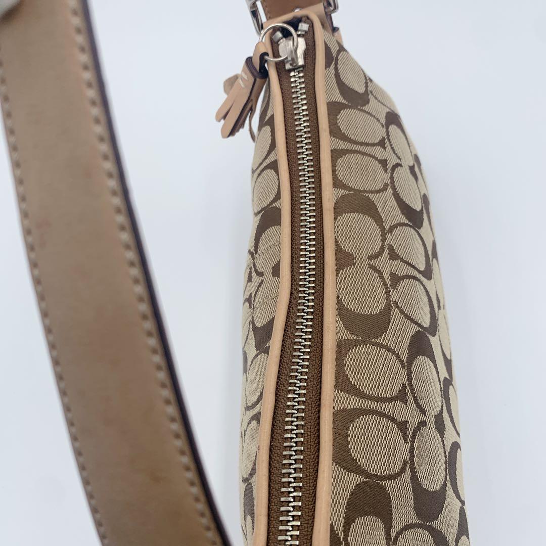 COACH コーチ　アクセサリーポーチ　ワンショルダー　シグネチャー　ベージュ