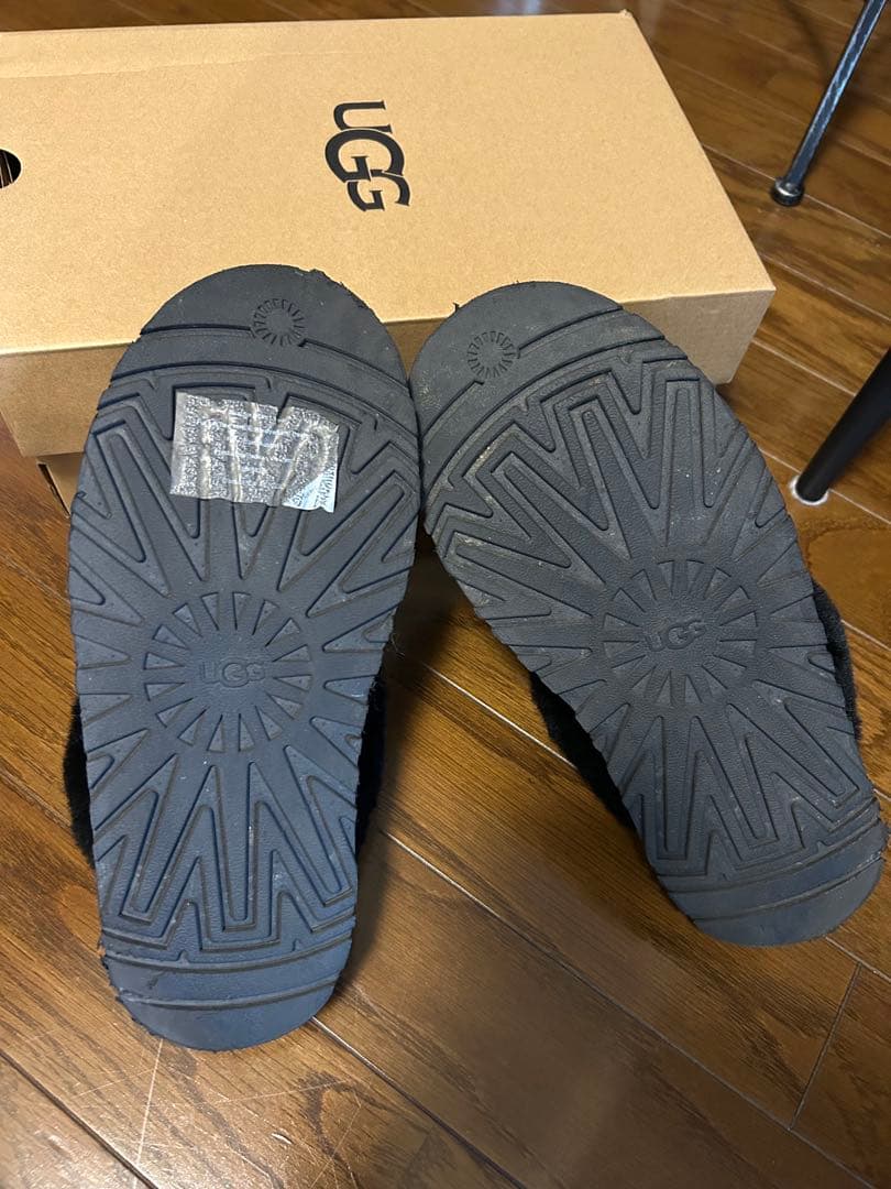 UGG W DISQUETTE ムートンサンダル　ブラック