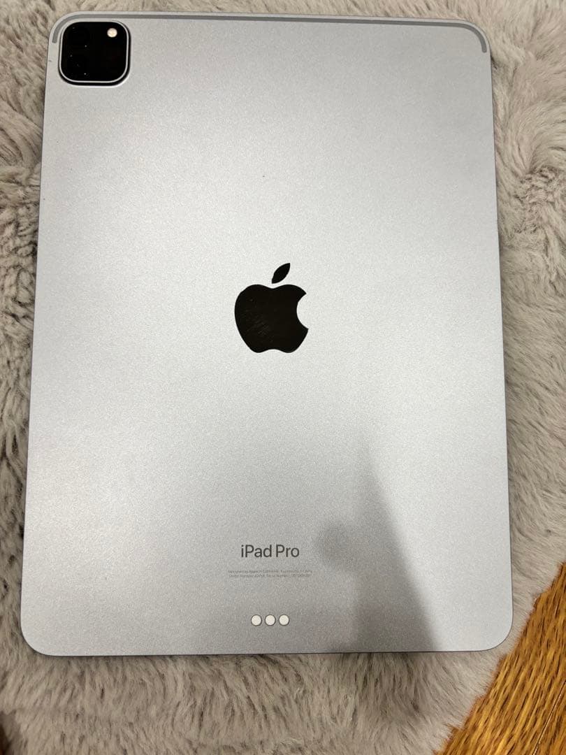 iPad pro11インチ第4世代Wi-Fiモデル128GBシルバー　整備済製品